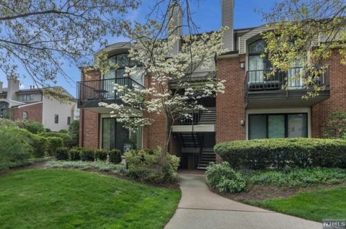 2 London Ct, Teaneck, NJ 07666-6461