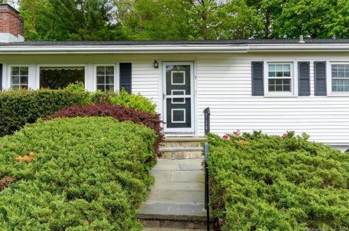 7 Pink Cloud Ct, Norwalk, CT 06851-3310