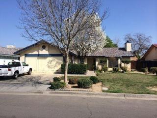 2343 Pierce Ave, Fresno, CA 93725-1266
