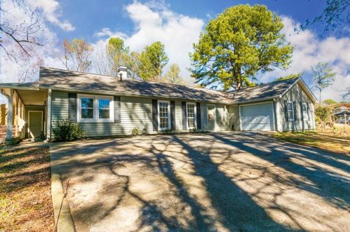 633 Tarkington Ct, Stone Mountain, GA 30088-1630