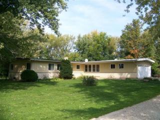 816 Sharon Dr, Bull Valley, IL 60098-3060