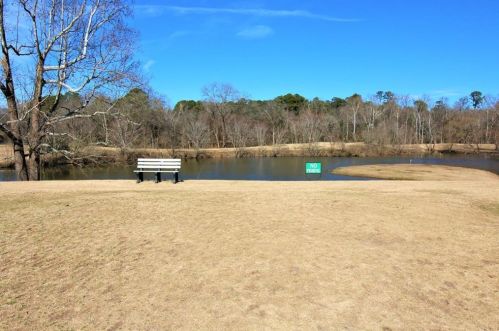 71 Montre Sq, Atlanta GA  30327-4044 exterior