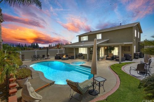 6829 Mango St, Rancho Cucamonga, CA 91701-5320