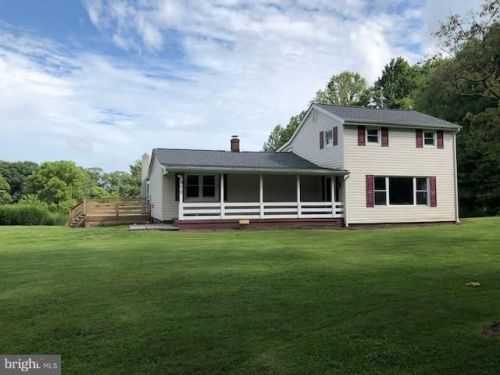 912 Scrabble Rd, Castleton, VA 22716-2918