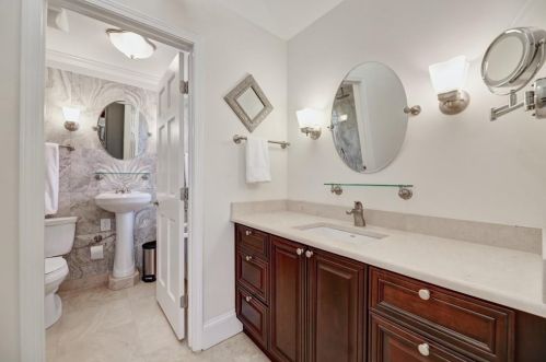 7000 Hunters Br Dr, Atlanta GA  30328-1718 exterior