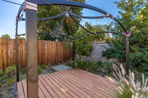 10080 Victoria Ave, Riverside CA  92503-6146 exterior