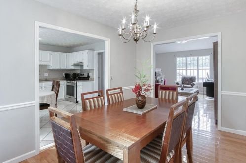 424 Sheppard Xing Ct, Stone Mountain, GA 30083-4599