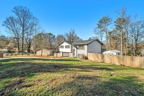 2662 Lowell Dr, Morrow, GA 30260-3221