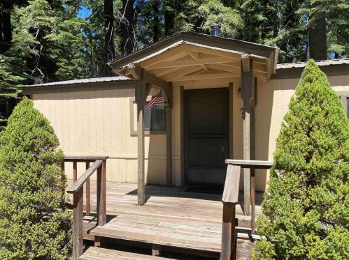 230 Lake View Dr, Peninsula Village, CA 96137-9718
