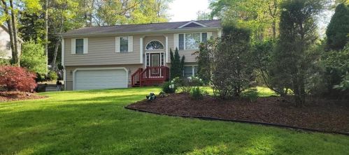 15 Paradise Ln, Providence, RI 02919-2873
