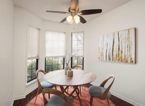 1921 Meadowview Ct, Carrollton TX 75010-4048 exterior