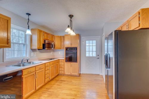 165 Gingerbread Ln, Harpers Ferry WV 25425-5591 exterior