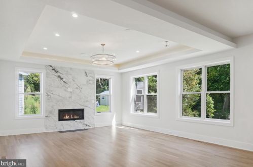1904 Gilson St, Falls Church, VA 22043-1126