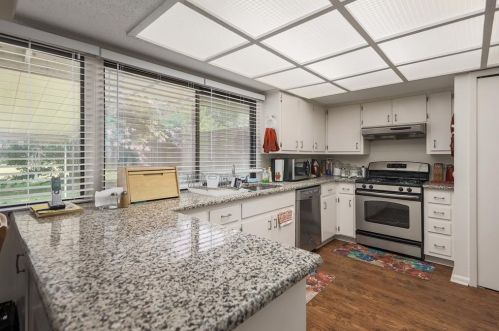 6430 Bridgewater Dr, Austin TX  78723-3927 exterior