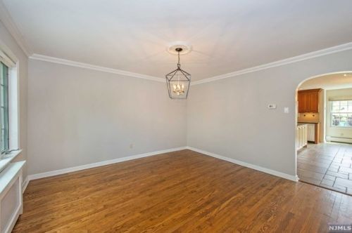384 Summit Ave, Oradell, NJ 07649-1935
