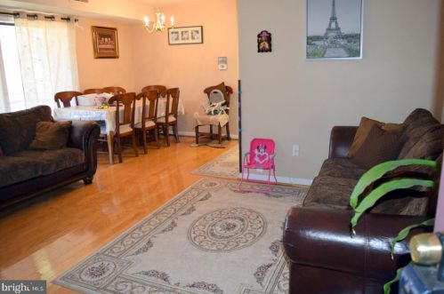 7318 Lee Hwy, Falls Church, VA 22046-7315