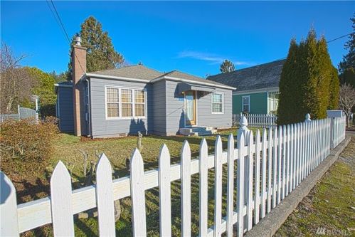 617 Hazel Ave, Burlington, WA 98233-1221