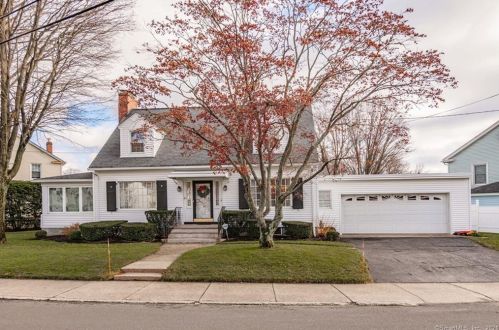 41 Manor Ave, Waterbury, CT 06705-1205