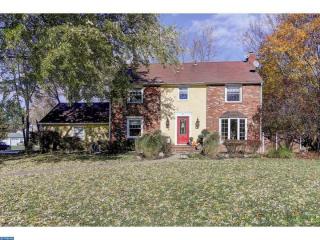 217 Riding Dr, Moorestown, NJ 08057-1343