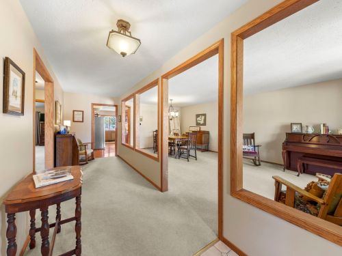 1315 Yorkshire Dr, Sycamore IL  60178-3236 exterior