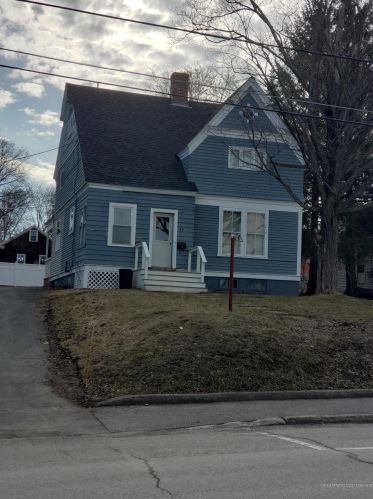 49 2nd St, Presque Isle, ME 04769-2636