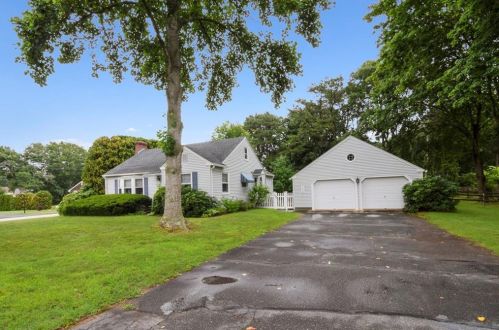 24 Langworthy Rd, Westerly, RI 02891-3935