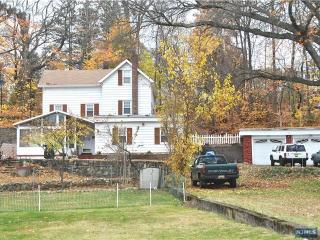 38 Railroad Ave, Mahwah, NJ 07430-1234