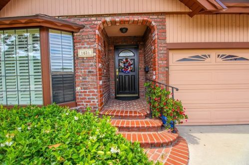 1621 Sumac Ln, Anaheim CA  92804-6653 exterior
