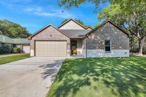 207 Bond St, Whitewright, TX 75491-2204