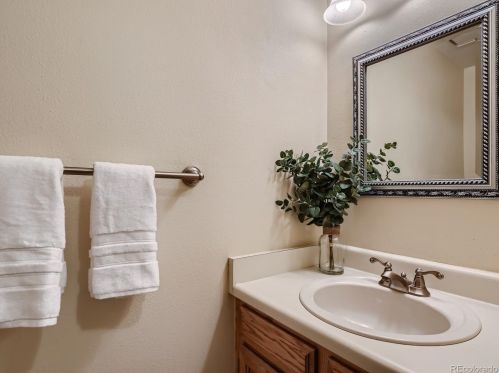 16572 Crestline Pl, Aurora CO 80015-4308 exterior