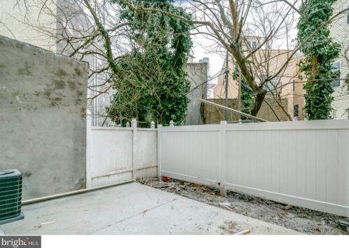 2546 Grays Ferry Ave, Philadelphia PA  19146-2331 exterior