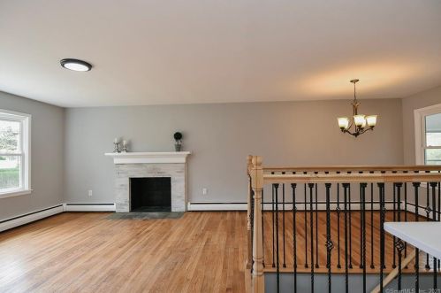 10 Cobblers Ct, Niantic CT  06357-1310 exterior