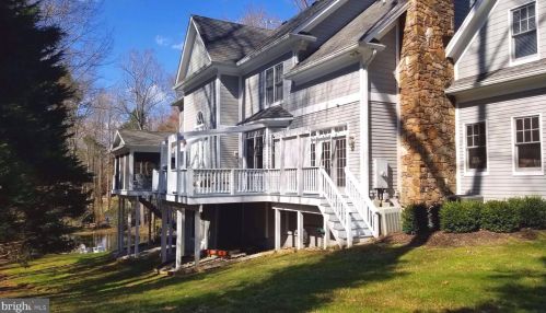 912 Peacock Station Rd, Mc Lean, VA 22102-1021