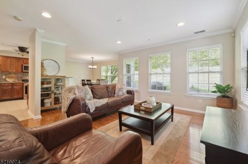 116 Wallace Ct, Green Brook, NJ 08812-1757