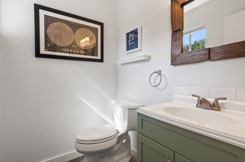 5101 Creekline Dr, Austin TX  78745-2227 exterior
