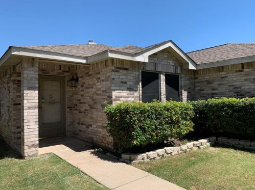 5216 Bedfordshire Dr, Fort Worth TX  76135-1437 exterior