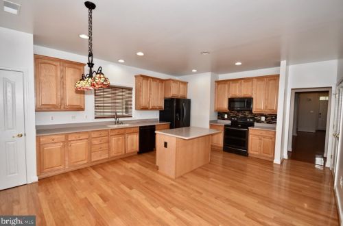 9513 Moonen Bay Ln, Bristow, VA 20136-3515