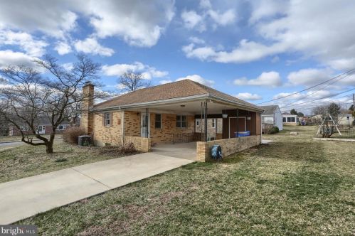 7240 Bucks St, Harrisburg, PA 17111-5215