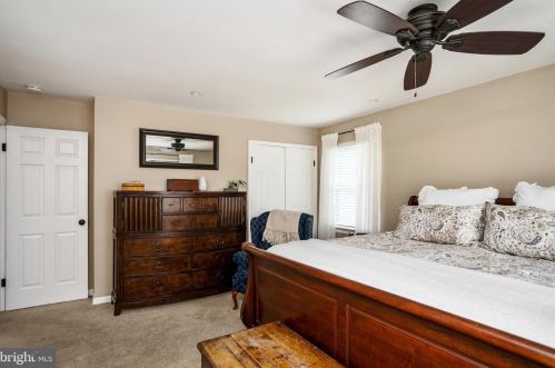 39 Ray Dwier Dr, Trenton NJ  08690-1808 exterior