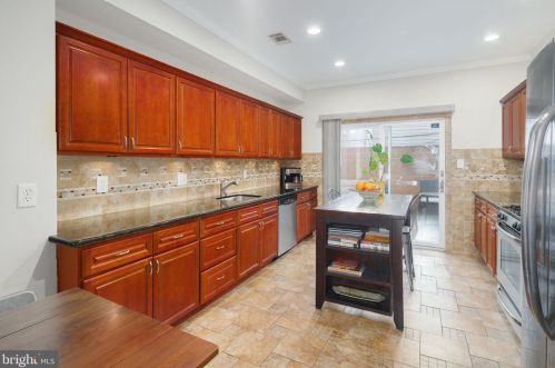 1018 22nd St, Philadelphia PA  19146-2544 exterior