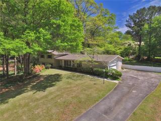 2662 Flair Knoll Dr, Atlanta GA  30345-1318 exterior