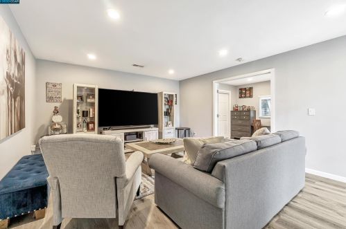 1980 Gilardy Dr, Concord CA  94518-3214 exterior