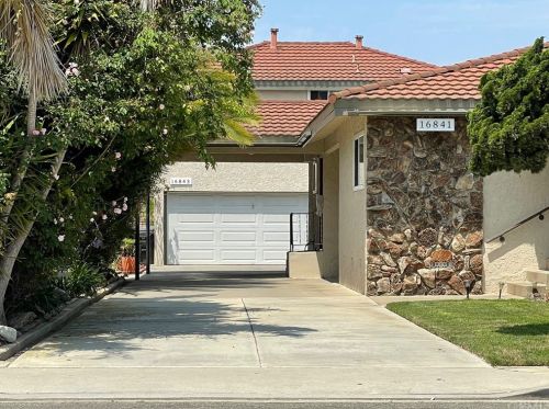 16841 Green Ln, Huntington Beach, CA 92649-5400