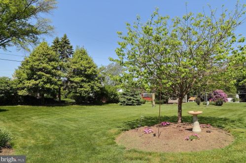 1144 Devonshire Rd, Lancaster PA  17601-1611 exterior