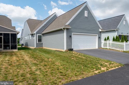 412 Constitution Dr, Ephrata PA  17522 exterior