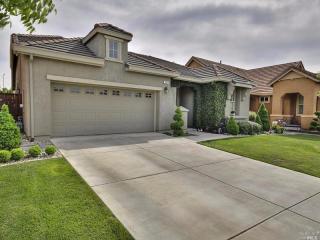 518 White Pine St, Vacaville, CA 95687-8004