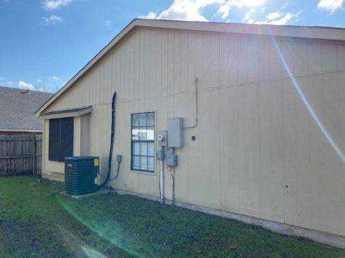 4121 Periwinkle Dr, Fort Worth TX  76137-3000 exterior