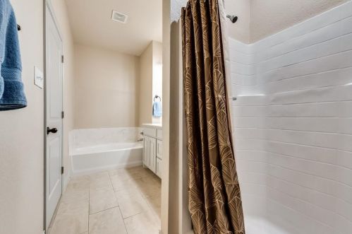 209 3 St, Valley View TX 76272-5403 exterior