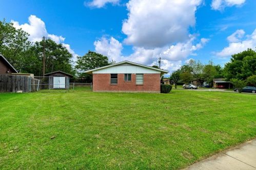 1854 Wintergreen Rd, Carrollton, TX 75006-7544
