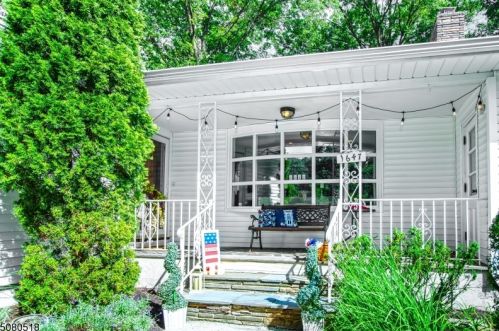 1647 Nottingham Way, Mountainside, NJ 07092-1355